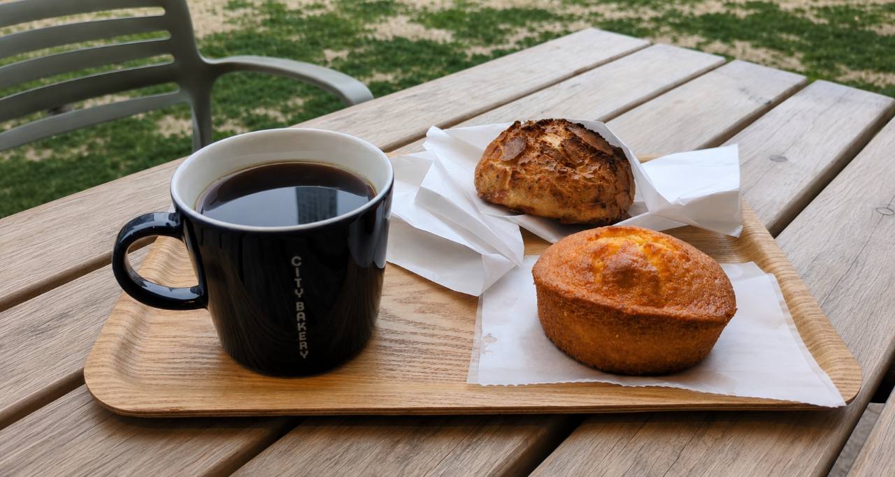 THE CITY BAKERY コーヒー・コーンブレッド・チーズブレッド